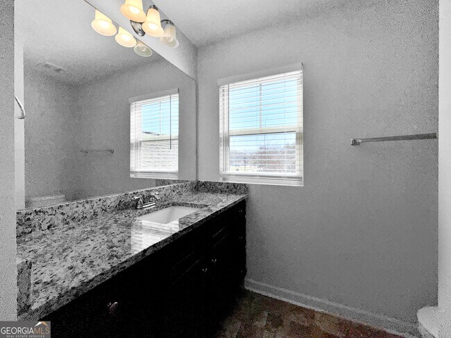 Building Photo - 241 Daisy Cir