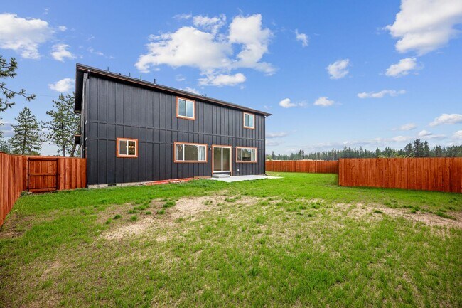 Building Photo - Gorgeous Grandview 5 Bedroom 3 Bath Luxury...
