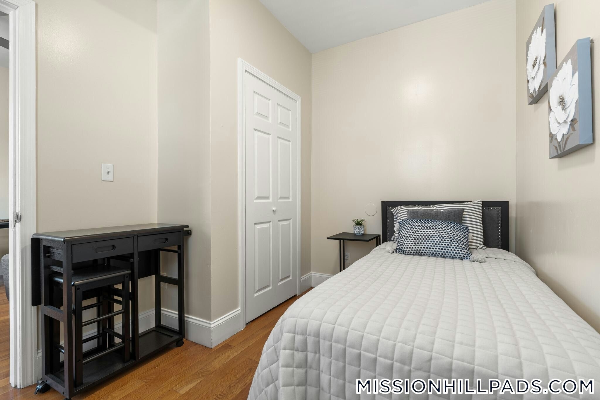 Building Photo - 252 Warren St