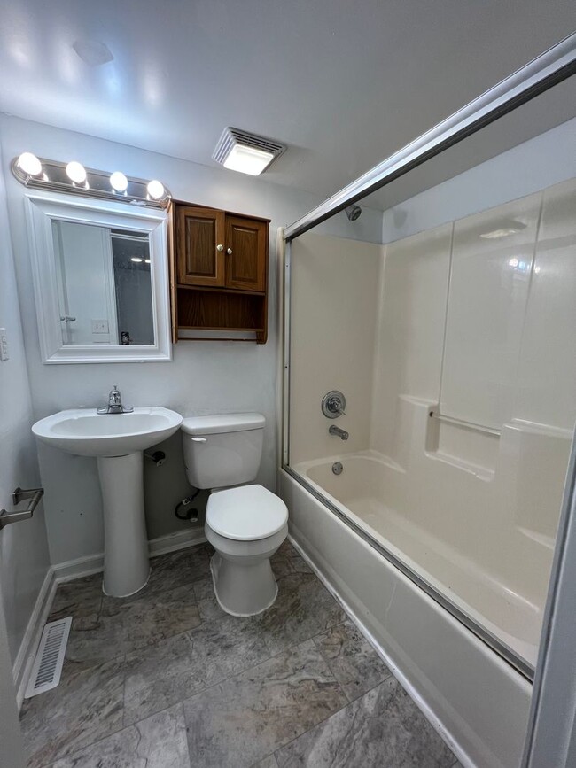 Building Photo - Completley Remodeled 4 Bedroom home availa...