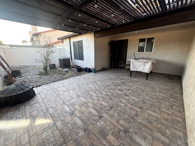 Building Photo - 2155 S 14th Ave