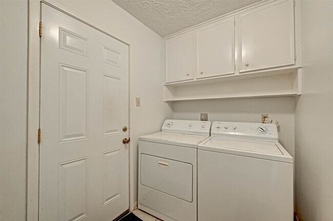 Building Photo - 3631 Glenpine Dr