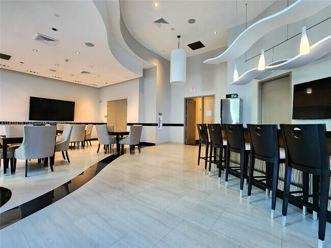 Building Photo - 3101 S Ocean Dr