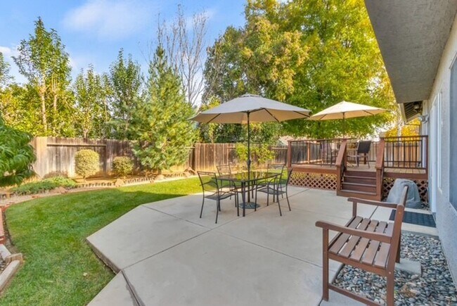 Building Photo - 4 Bedroom Home in Elk Grove