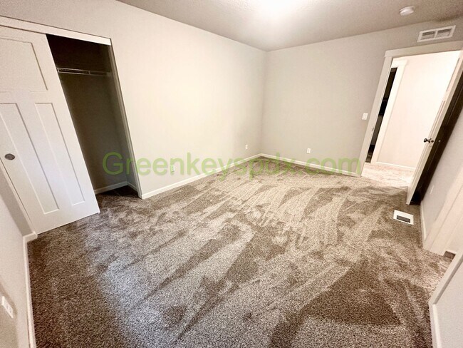 Building Photo - Amazing 2,306-square-foot house in Wood Village