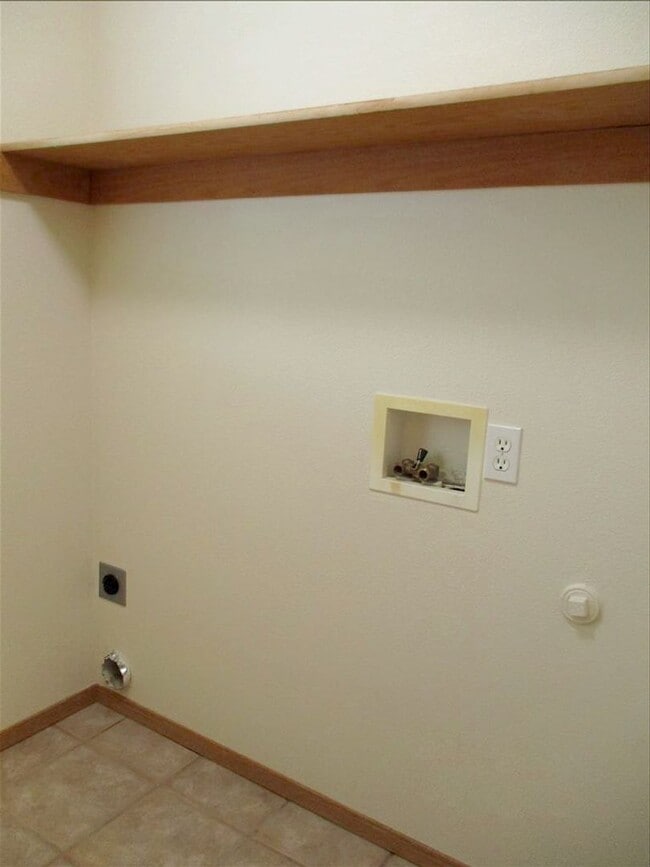 Building Photo - 4511 Saguaro Dr