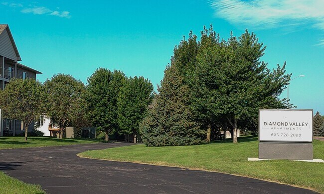 Building Photo - Diamond Valley Apartments Plan F