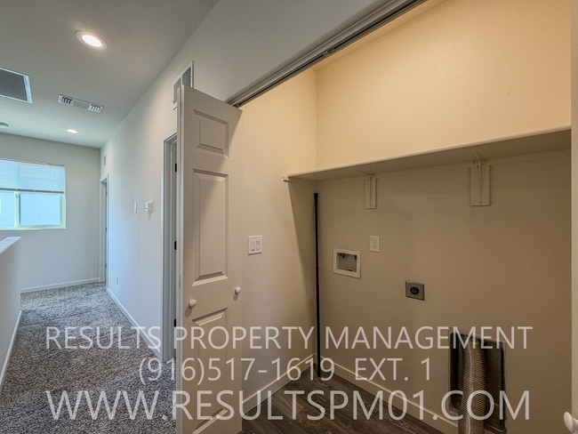 Building Photo - Stunning 4 Bedroom Home in Winding Meadow Village