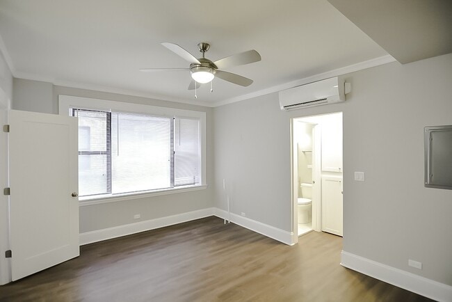 Building Photo - 817 W Lakeside Pl