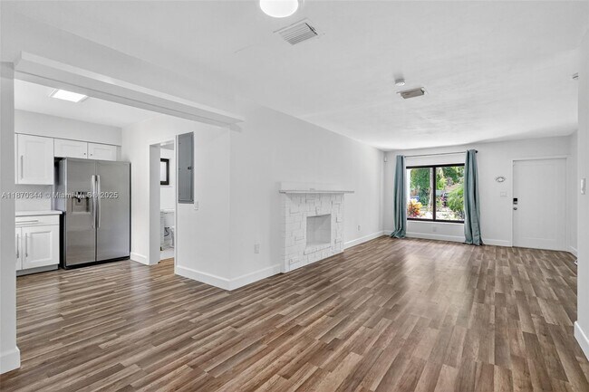 Building Photo - 606 N 28th Ave