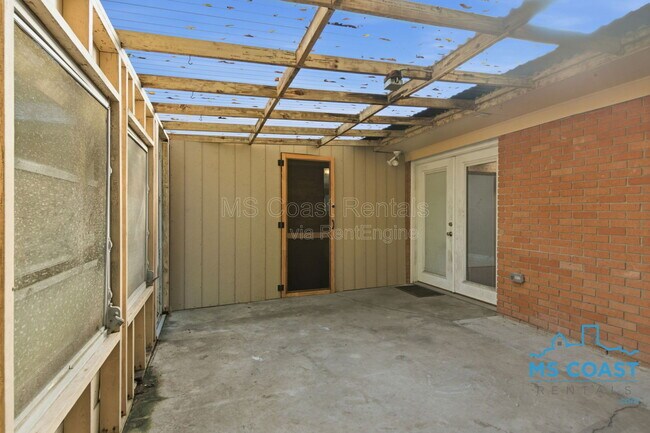 Building Photo - 339 Hilton Ave