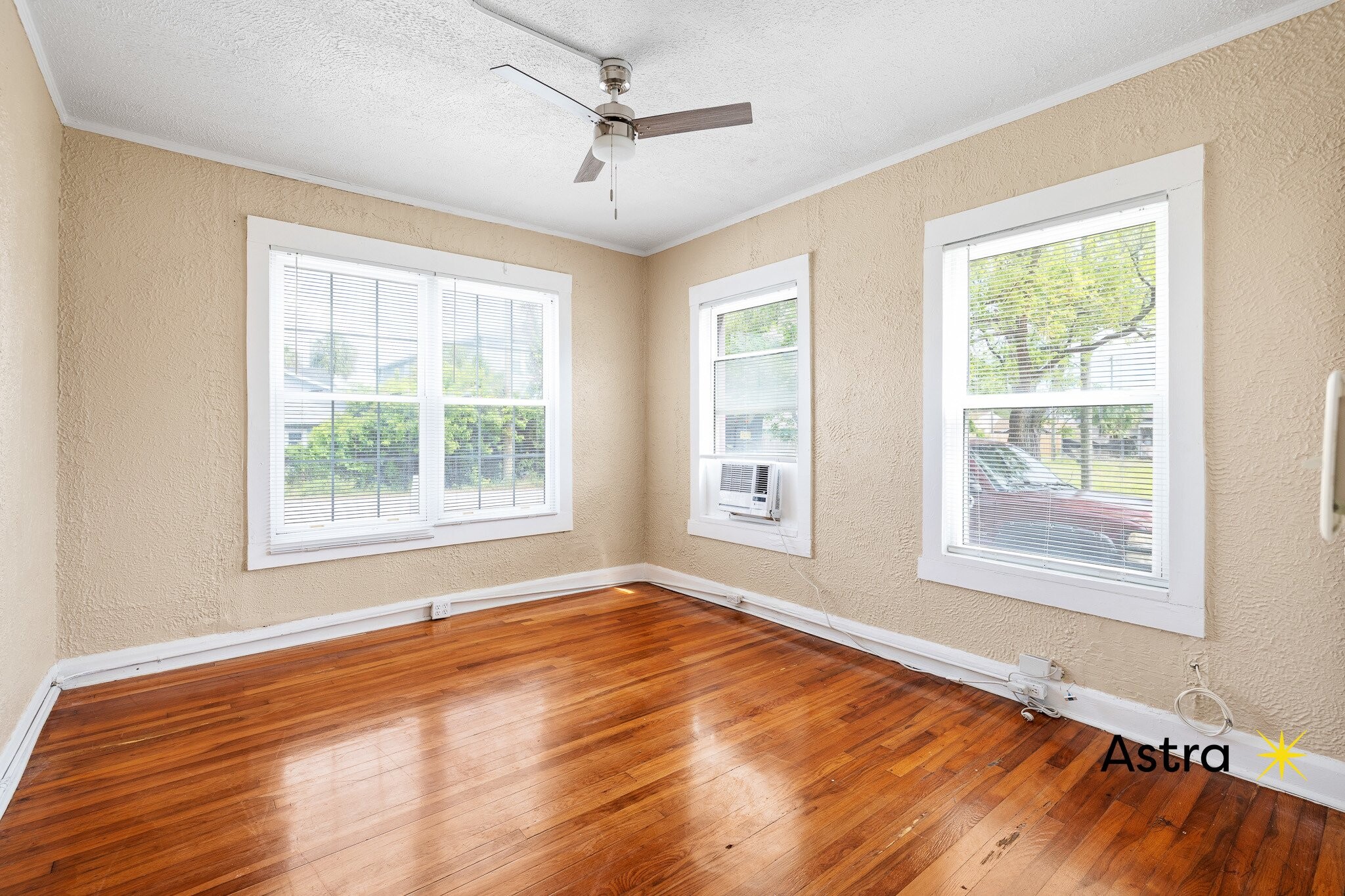 Building Photo - 323 N Westland Ave