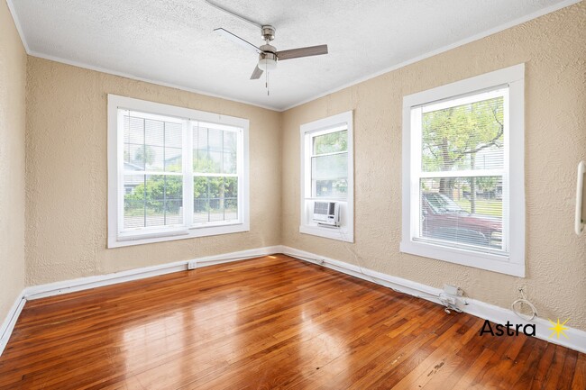 Building Photo - 323 N Westland Ave