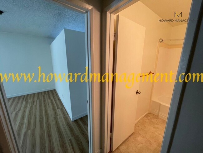 Building Photo - Bonus Den! Beautiful lower condo with large patio in Tara Hills, a resort style living complex!