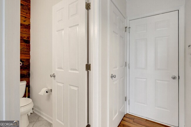 Building Photo - 77 Crescent St