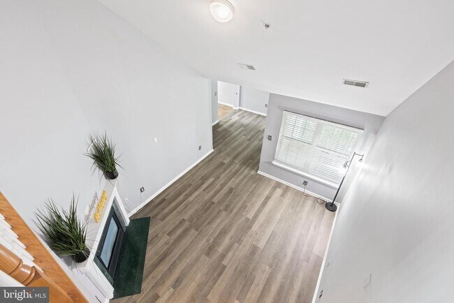 Building Photo - 15605 Everglade Ln