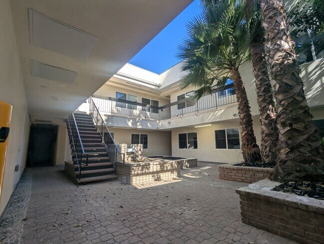 Building Photo - 14411 Vanowen St