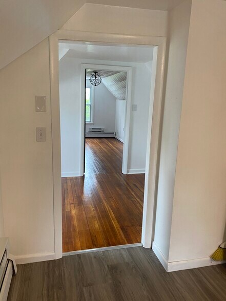 Building Photo - 48 Allen Ave