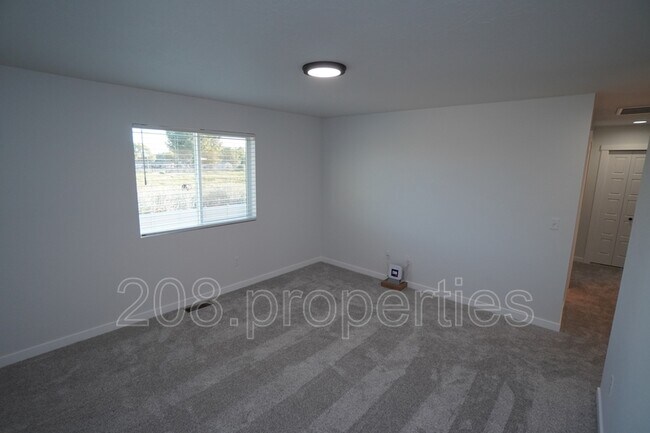 Building Photo - 5813 W Stavros St