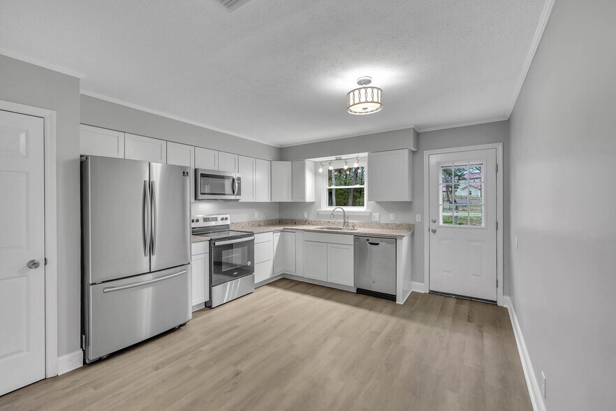 Building Photo - 3350 Oak Trees Ct