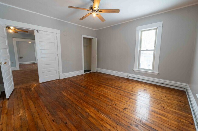 Building Photo - 300-302 Spencer