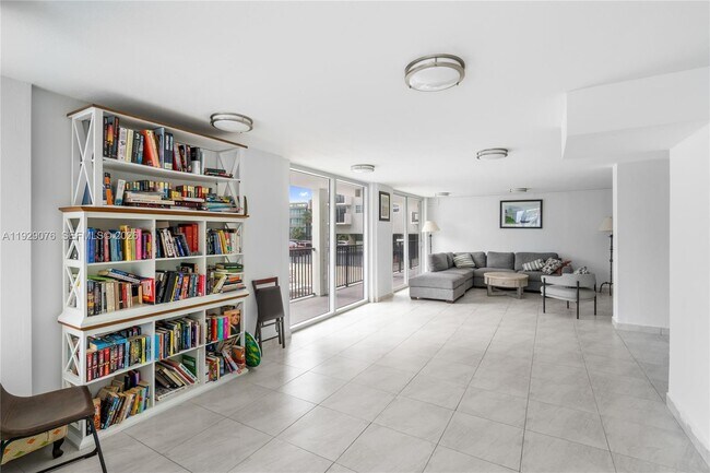 Building Photo - 9273 Collins Ave