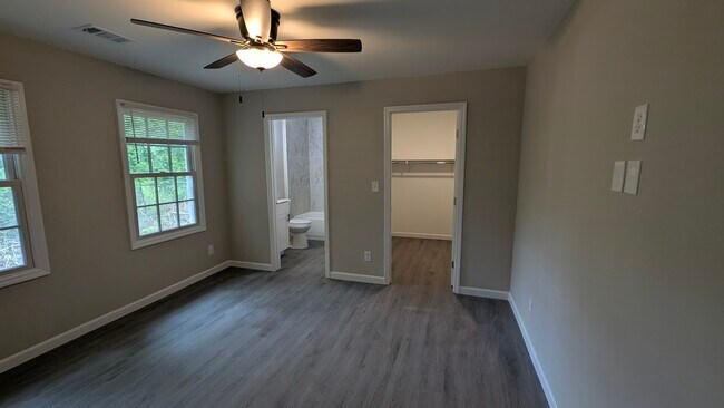 Building Photo - 303 Hillcrest Ave