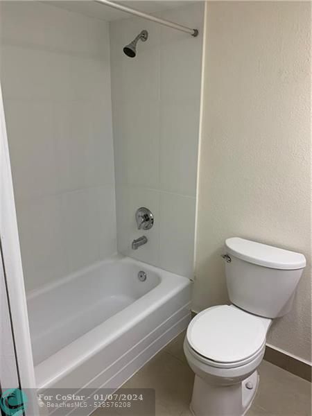 Building Photo - 2901 S Palm Aire Dr