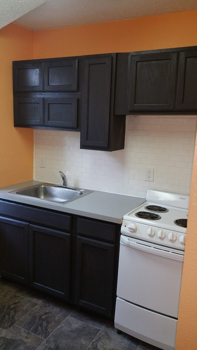 Building Photo - 36 Pine St