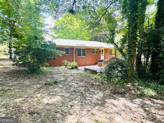 Building Photo - 222 Pineview Dr