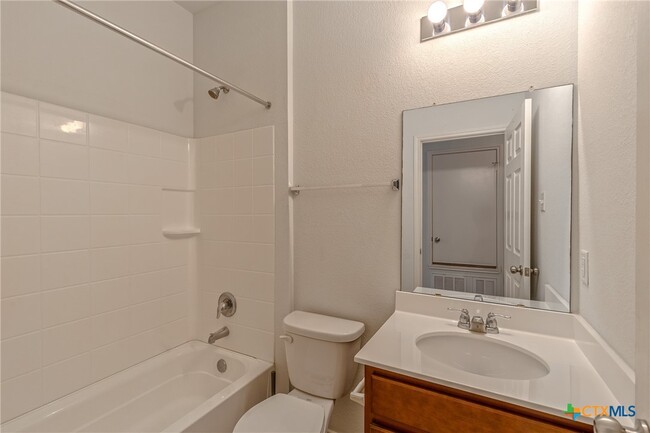Building Photo - 462 Martha Dr