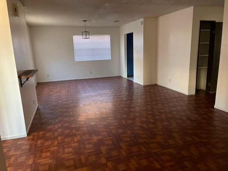Building Photo - 4660 Koval Ln