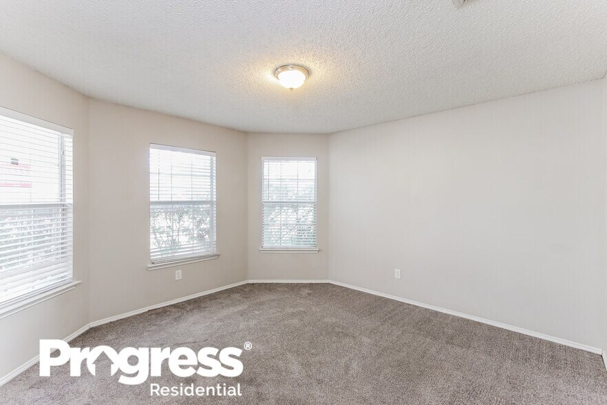 Building Photo - 5521 Hunters Bend Ln