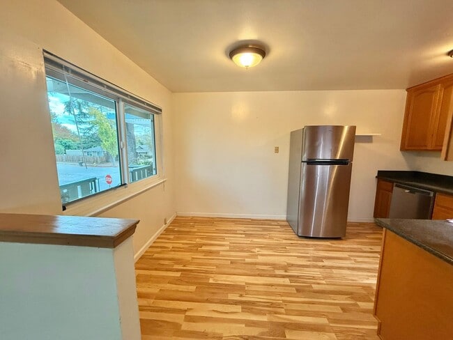 Building Photo - CAMBRIAN - Remodeled upstairs unit - great location near downtown Campbell