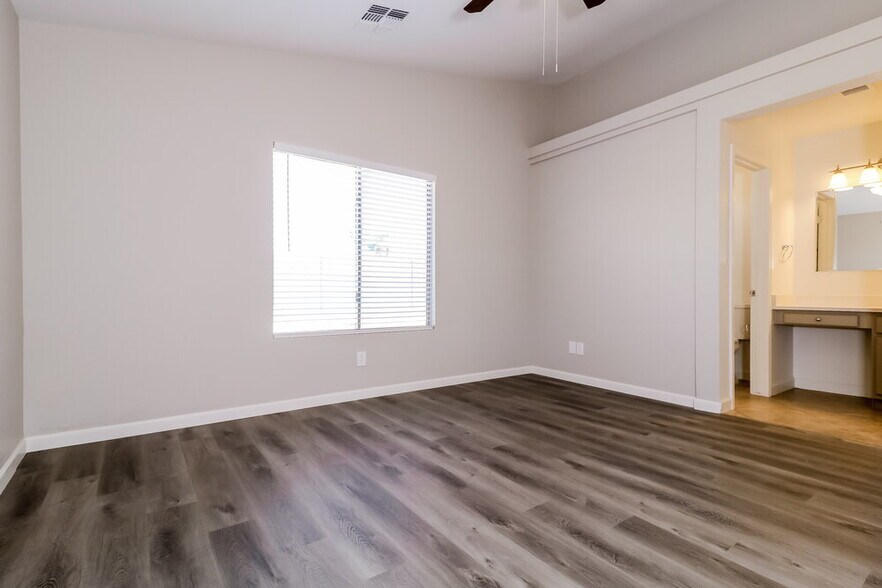 Building Photo - 14309 N 125th Dr