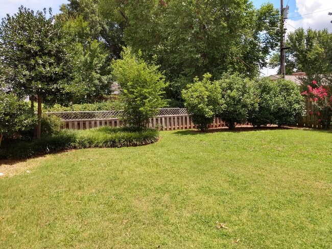 Building Photo - 1001 W Will Rogers Dr