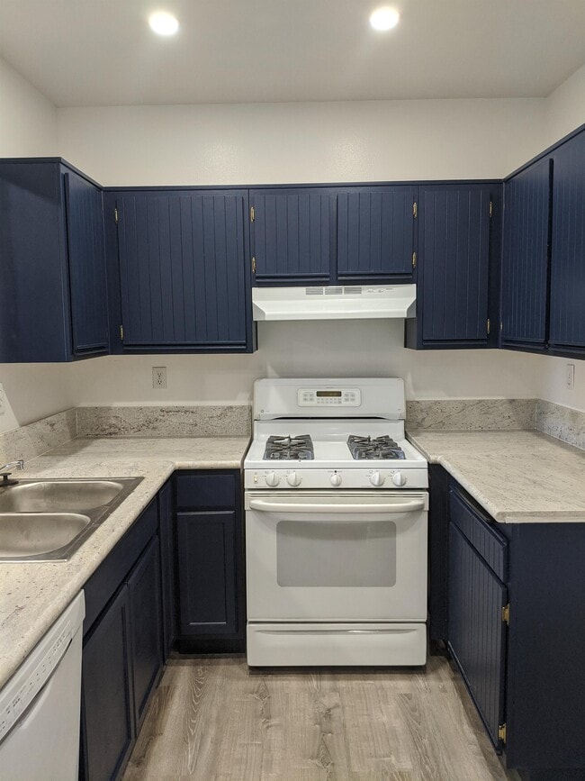 Building Photo - 23947 Del Monte Dr.