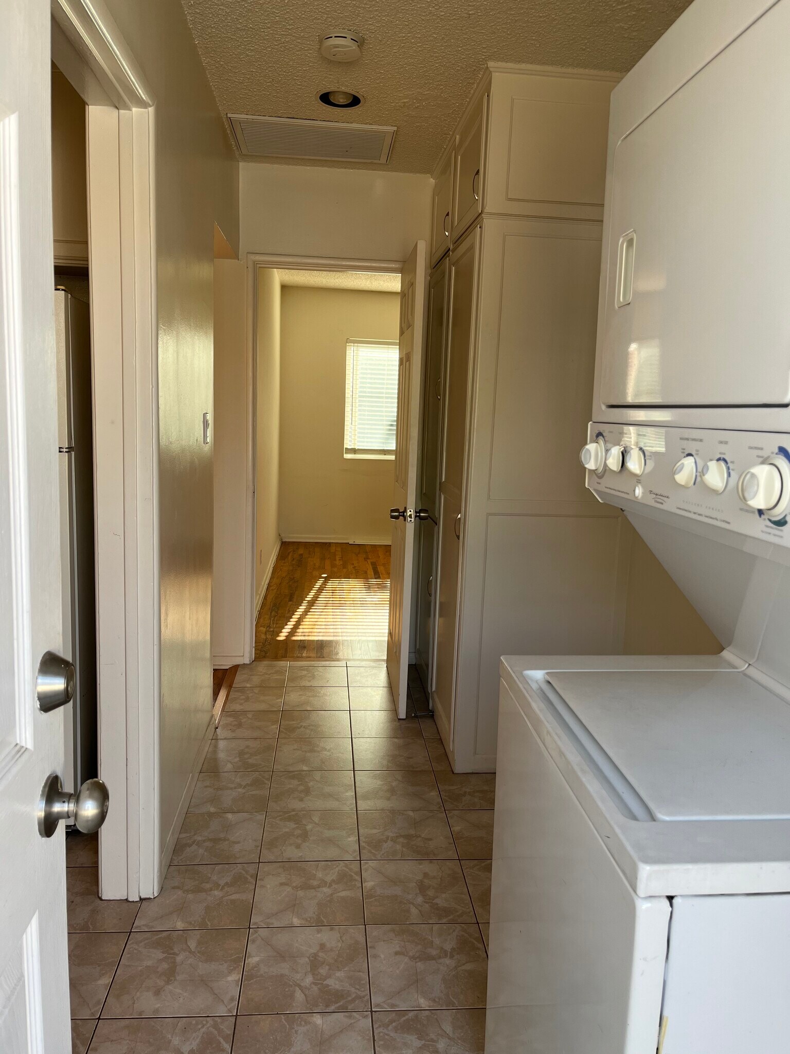 Hallway - 4074 Rosabell St