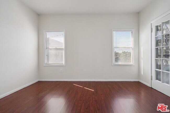 Building Photo - 1464 3/8-1464 W 35th Pl