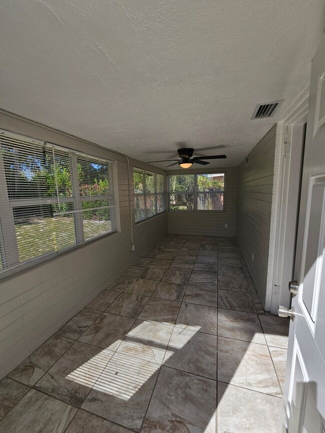 Building Photo - FOR RENT!!! BEAUTIFUL AND SPACIOUS 3 BEDRO...