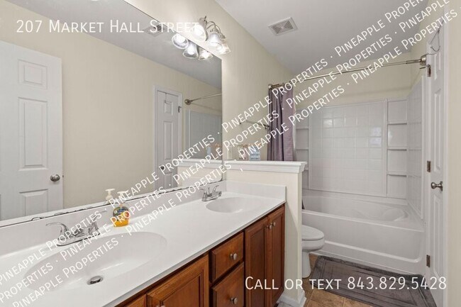 Building Photo - 207 Market Hall St