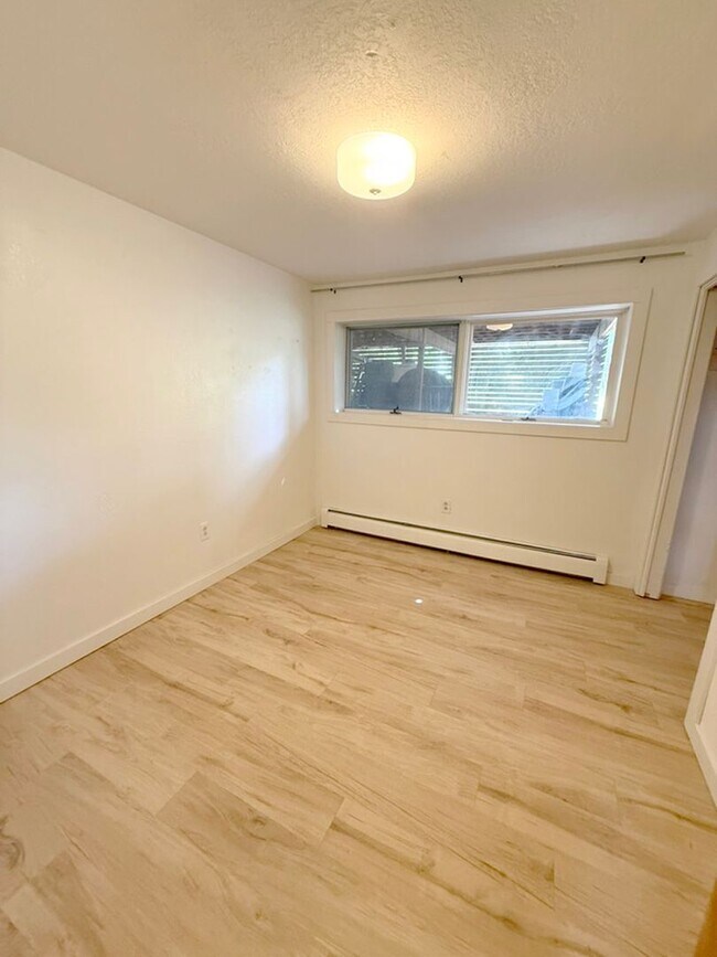 Building Photo - 1116 S Pinecrest Dr