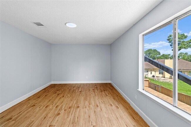 Building Photo - Affordable 5BD/2BA single-family house!