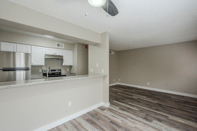 Building Photo - Harbor View Apartments