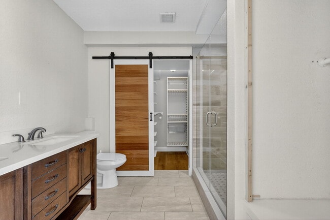 Building Photo - 541 40th Ave NE