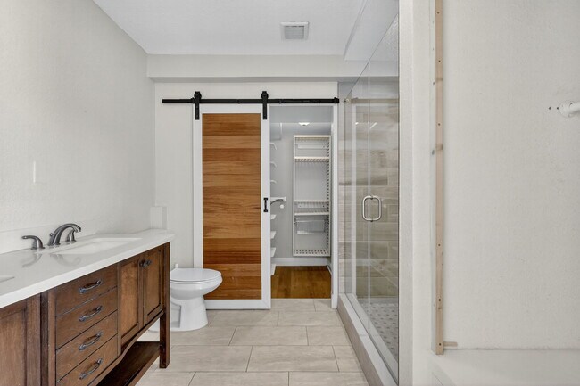 Building Photo - 541 40th Ave NE