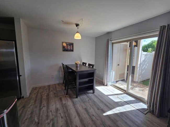 Building Photo - Unfurnished 3/2 Kamalani Condo