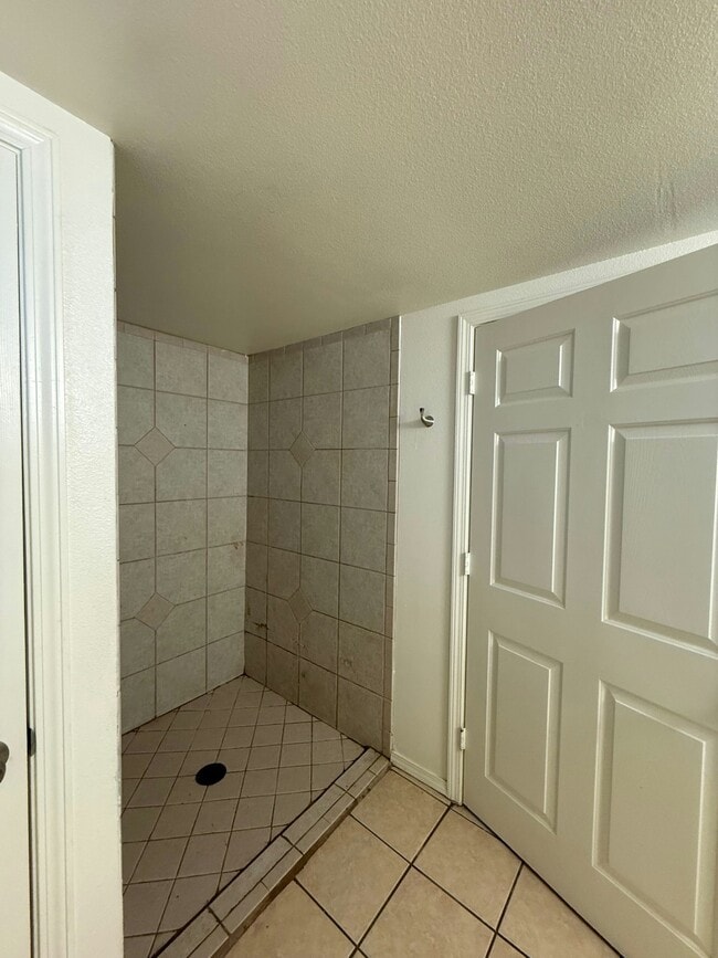 Building Photo - 1926 Haskell Rd