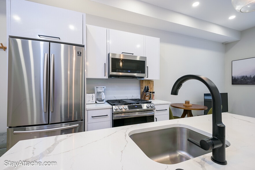 Building Photo - 2301 Ontario Rd NW