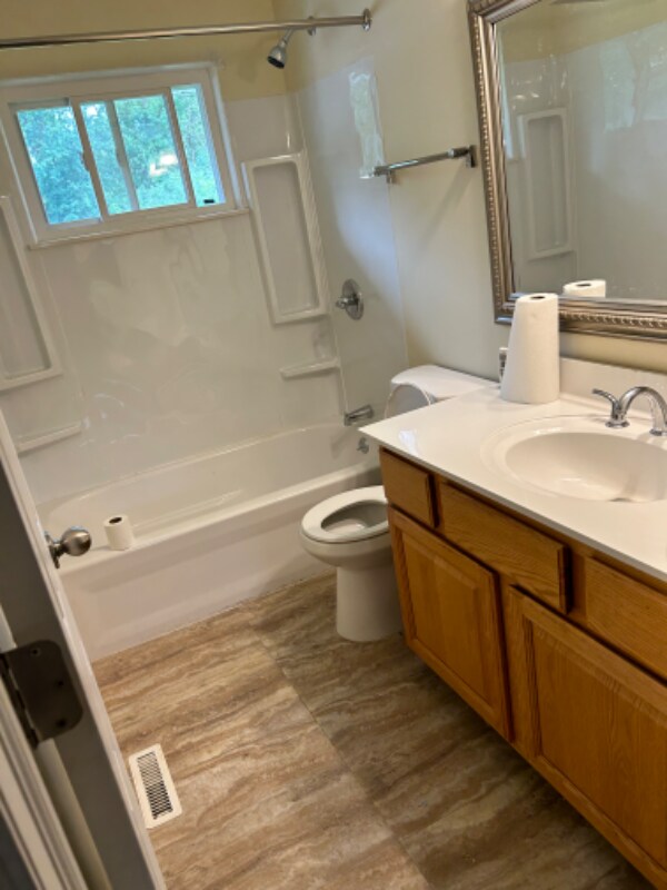 Building Photo - 1398 E Juliah Ave